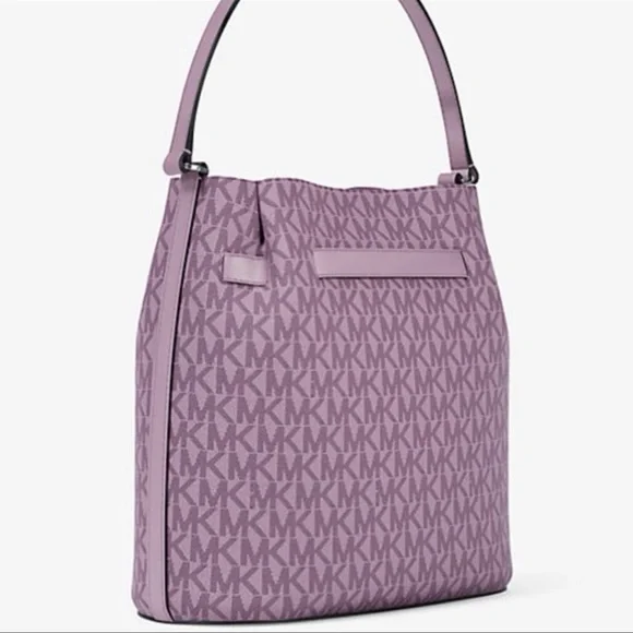 MICHAEL KORS Carson Md Logo Convertible Bucket Crossbody Shoulder
Lt Quartz
NWT - Picture 13 of 16